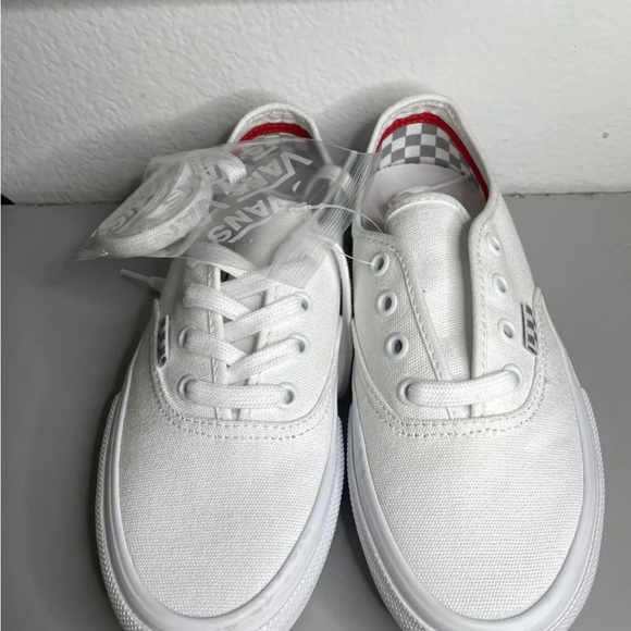 Vans - Picture 2 of 6